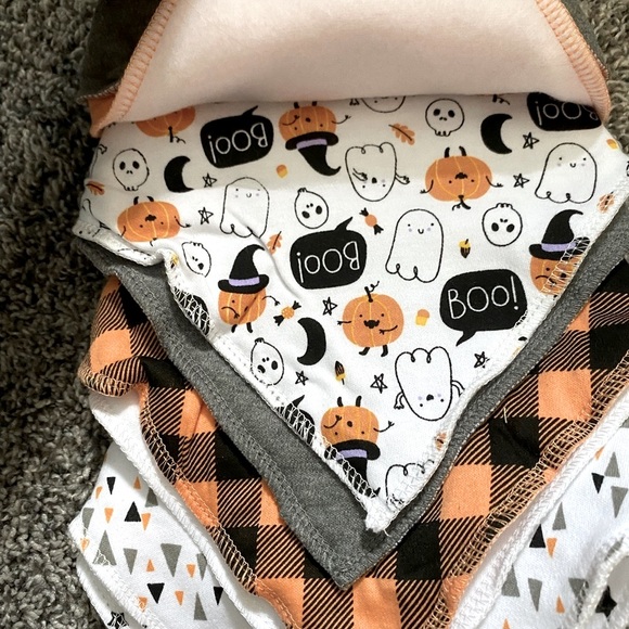 🎃🕷 (8) Spooky Halloween Baby Drool Bibs Lot - Picture 2 of 6